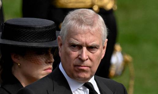 Bivši vojvoda: Biograf tvrdi da je princ Andrew molio osoblje da mu 'sredi djevojke'