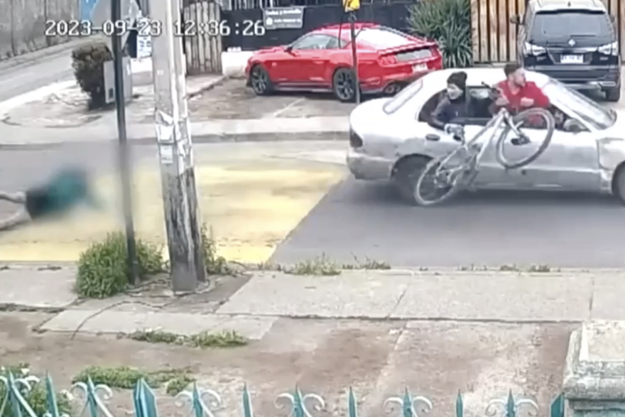 Nevjerojatna krađa u Čileu: Lopovi iz auta su mu ukrali bicikl dok je vozio