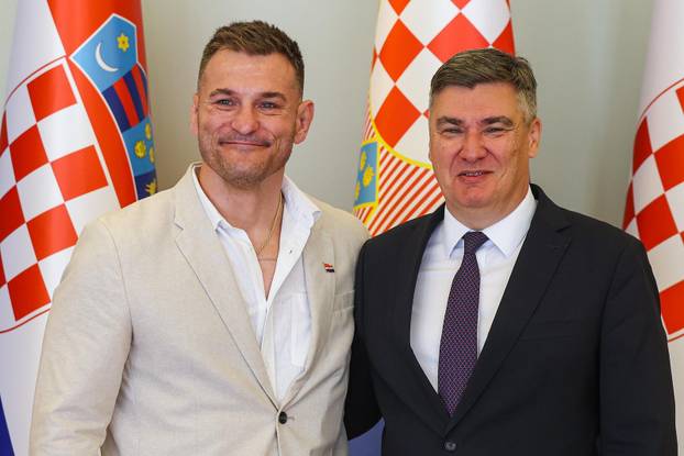 Zagreb: Predsjednik Zoran Milanović uručio je odlikovanje Stipi Miočiću
