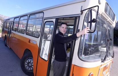 Splićanin Josip kupio retro bus star 43 godine: 'Problem mi je samo parking jer živim u centru'