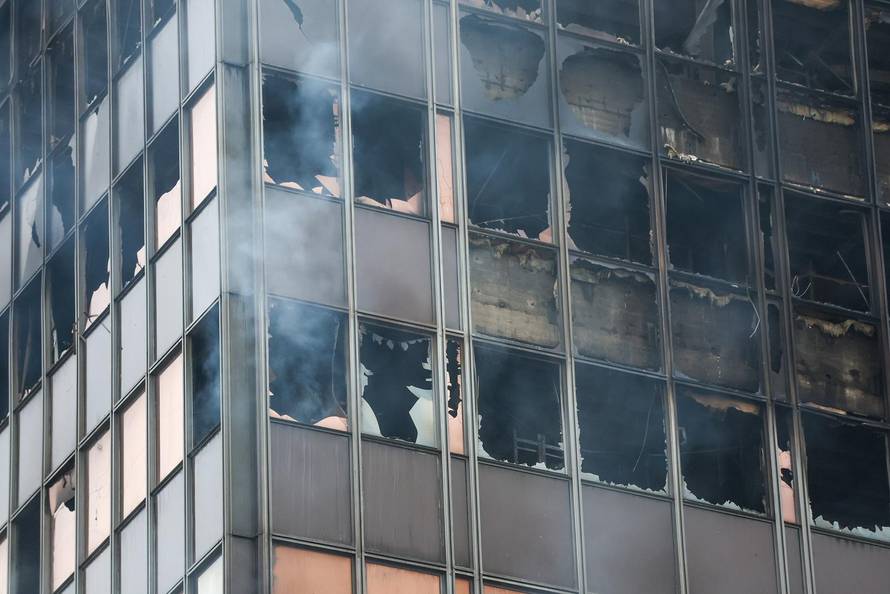 Zagreb: Dim i dalje izlazi iz Vjesnikovog nebodera