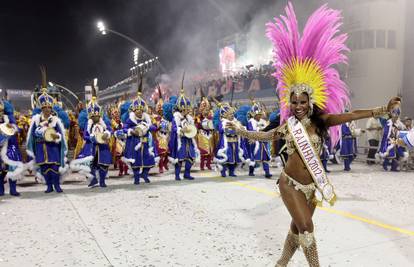 Kralj Momo otvorio karneval u Riu, plesačice preuzele grad