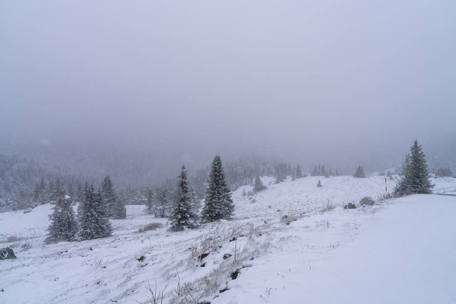 Zavižan: Snijeg pao u Nacionalnom parku Sjeverni Velebit