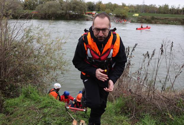 Gradonačelnik Tomašević sa svojim zamjenikom sudjelovao u pokaznoj vježbi  'Sava 2022'