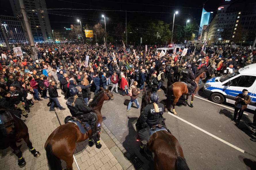 "Lateral thinking" - Demo - Leipzig
