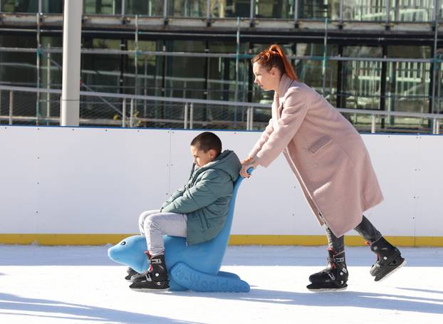 Šibenik: Klizalište na Adventuri puno kliza?a