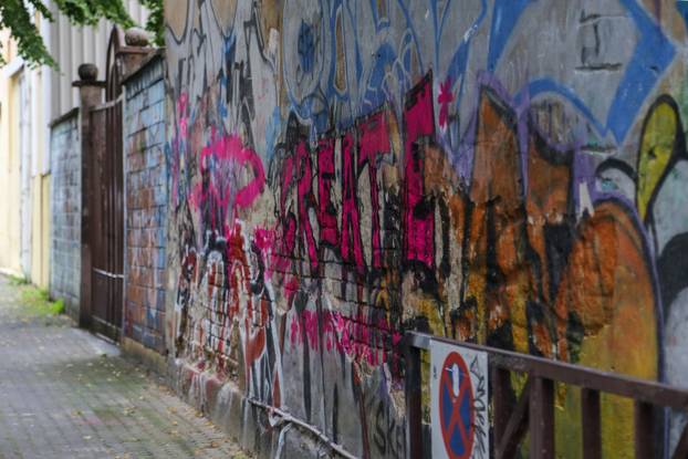 Zagreb: Išarani zidovi u Varšavskoj ulici