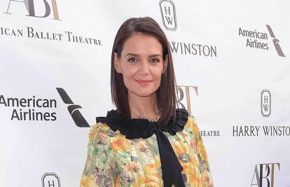 Katie Holmes isprobala je hit sezone: Haljinu s puf rukavima