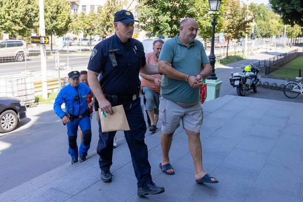 Osijek: Privođenje petorice uhićenih za ratni zločin sucu istrage na Županijskom sudu