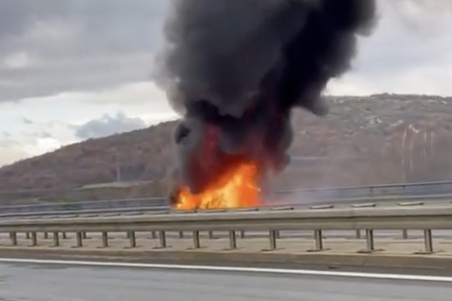 [VIDEO] Požeški ugostitelji pomogli u gašenju gorućeg automobila na autocesti