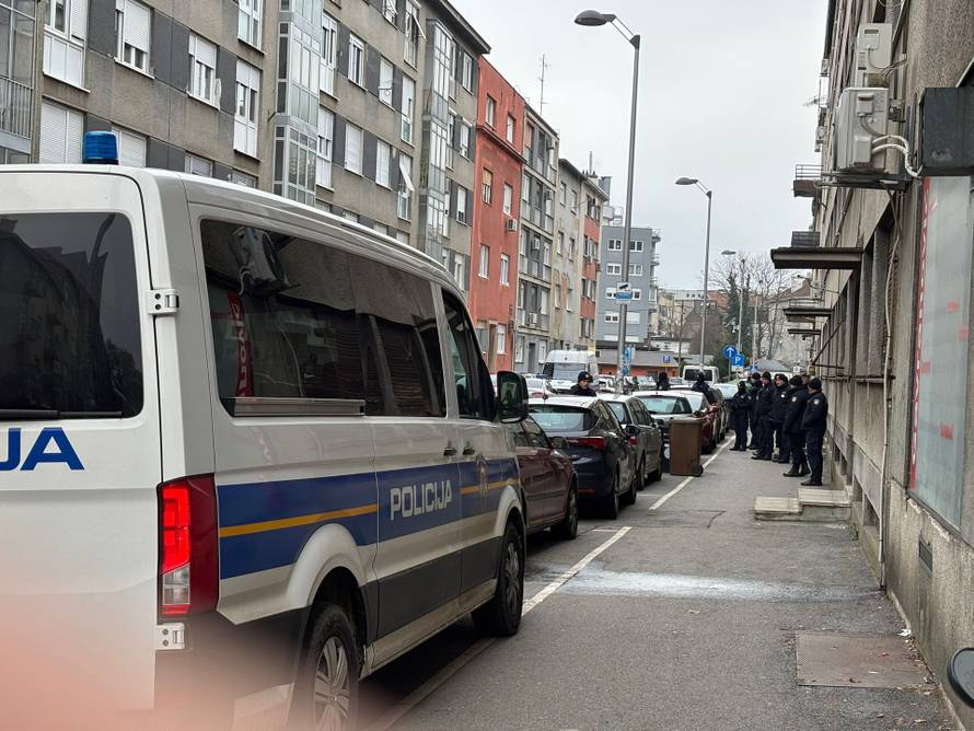 Policija pred Tomaševićevim stanom! Keleminec i Dado iz Smogovaca dovukli desničare