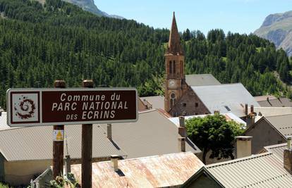 U francuskim Alpama poginulo šest planinara, istražuju slučaj