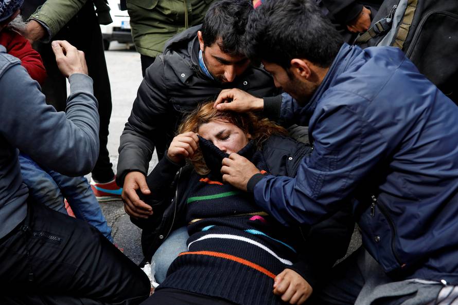 Migrants at the Maljevac border crossing between Bosnia and Croatia