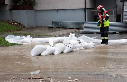 24sata u Sloveniji: Najmanje je troje mrtvih radi katastrofalnih poplava i snažnog nevremena