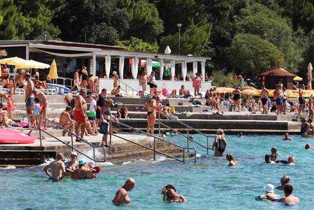 Novi Vinodolski: Plaže pune kupača