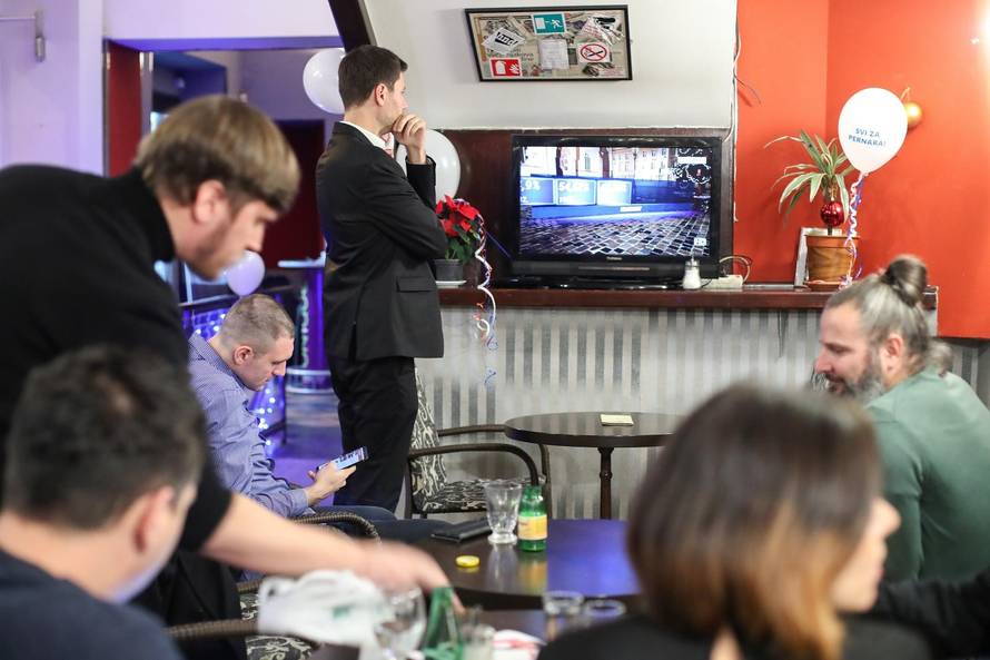 Zagreb: Izborni stožer Ivana Pernara