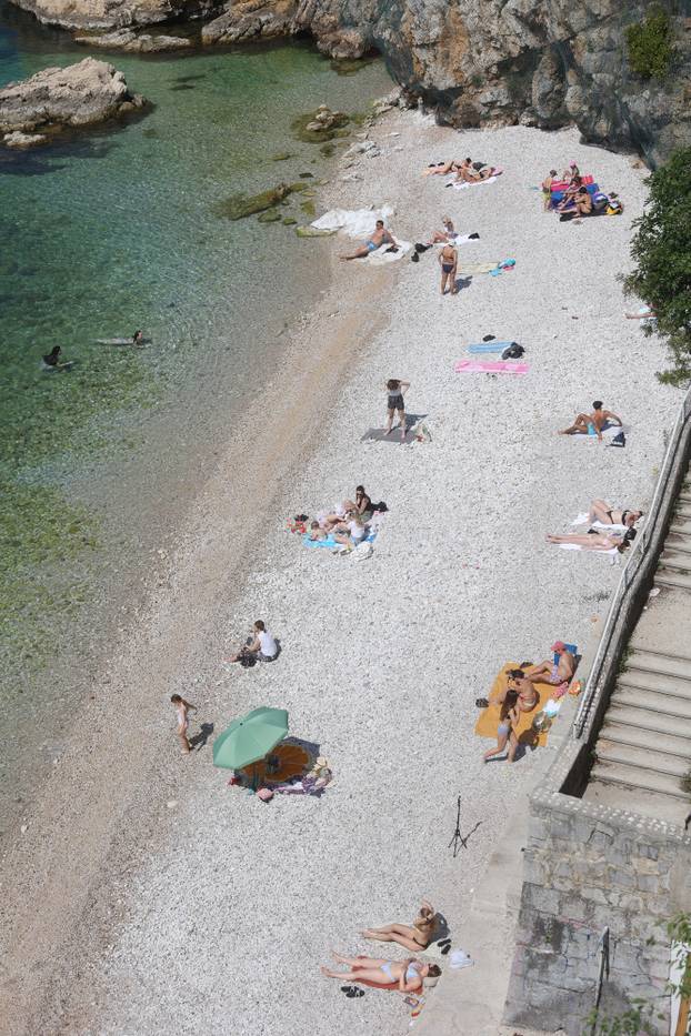 Rijeka: Oni hrabriji uživali u kupanju, a manje hrabri samo u sunčanju na plaži
