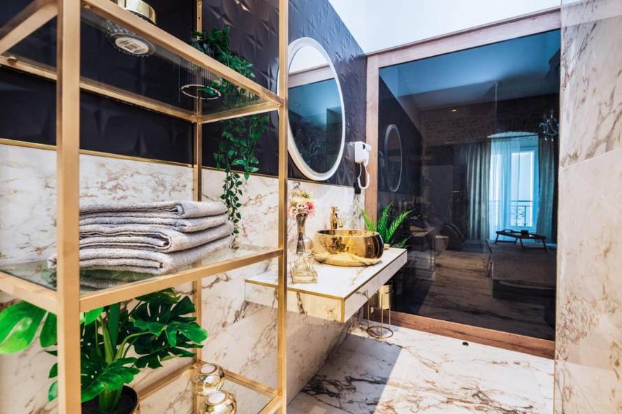 Novi apsurd u Splitu: Udruga gradske prostore pretvorila u luksuzne apartmane na Rivi?!