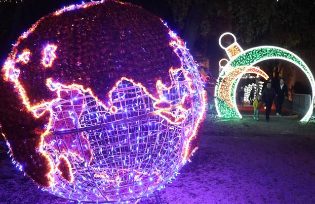 Split: Advent na bedemima Cornaro okupio mnoštvo građana