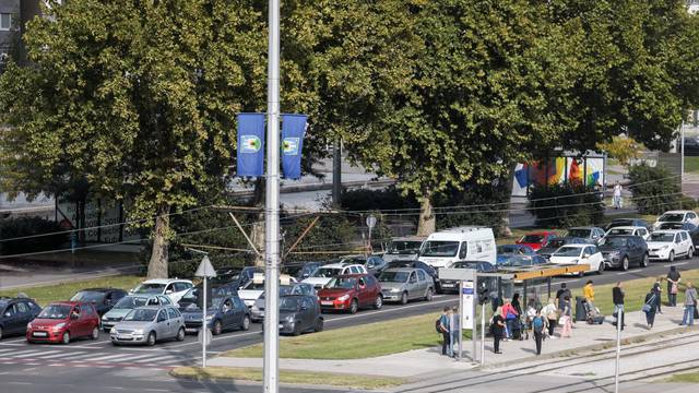 Zagreb: Prometna gužva uoči početka 47. INA Delta Rallyja