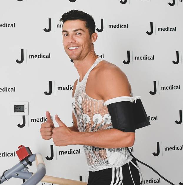 FOTO Od 'krezubog klinca' do ugovora od pola milijarde eura. Ovako se mijenjao Cristiano