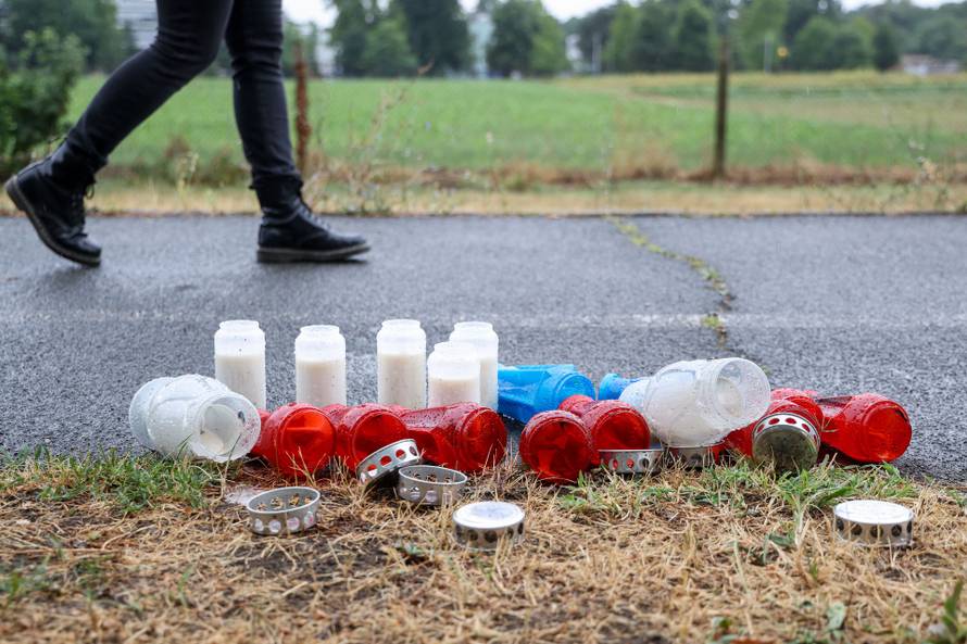 Zagreb: Zapaljene svijeće na mjestu ubojstva na Aveniji Gojka Šuška