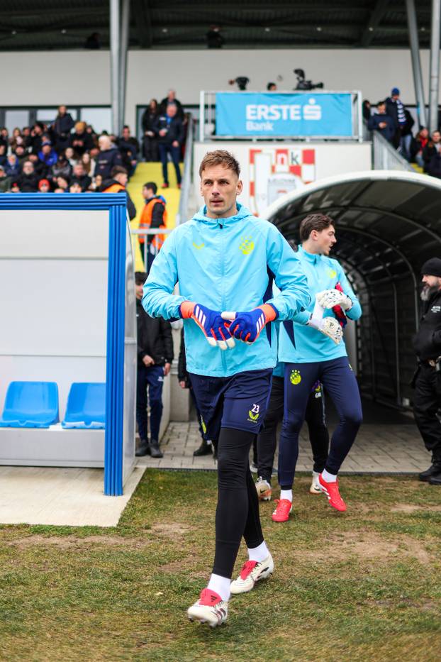 Bjelovar i Dinamo sastali se u osmini finala Hrvatskog nogometnog kupa, zagrijavanje