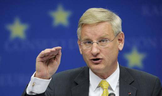 Bildt odgovorio F. Hartmann: Bolje da je čitala moje knjige