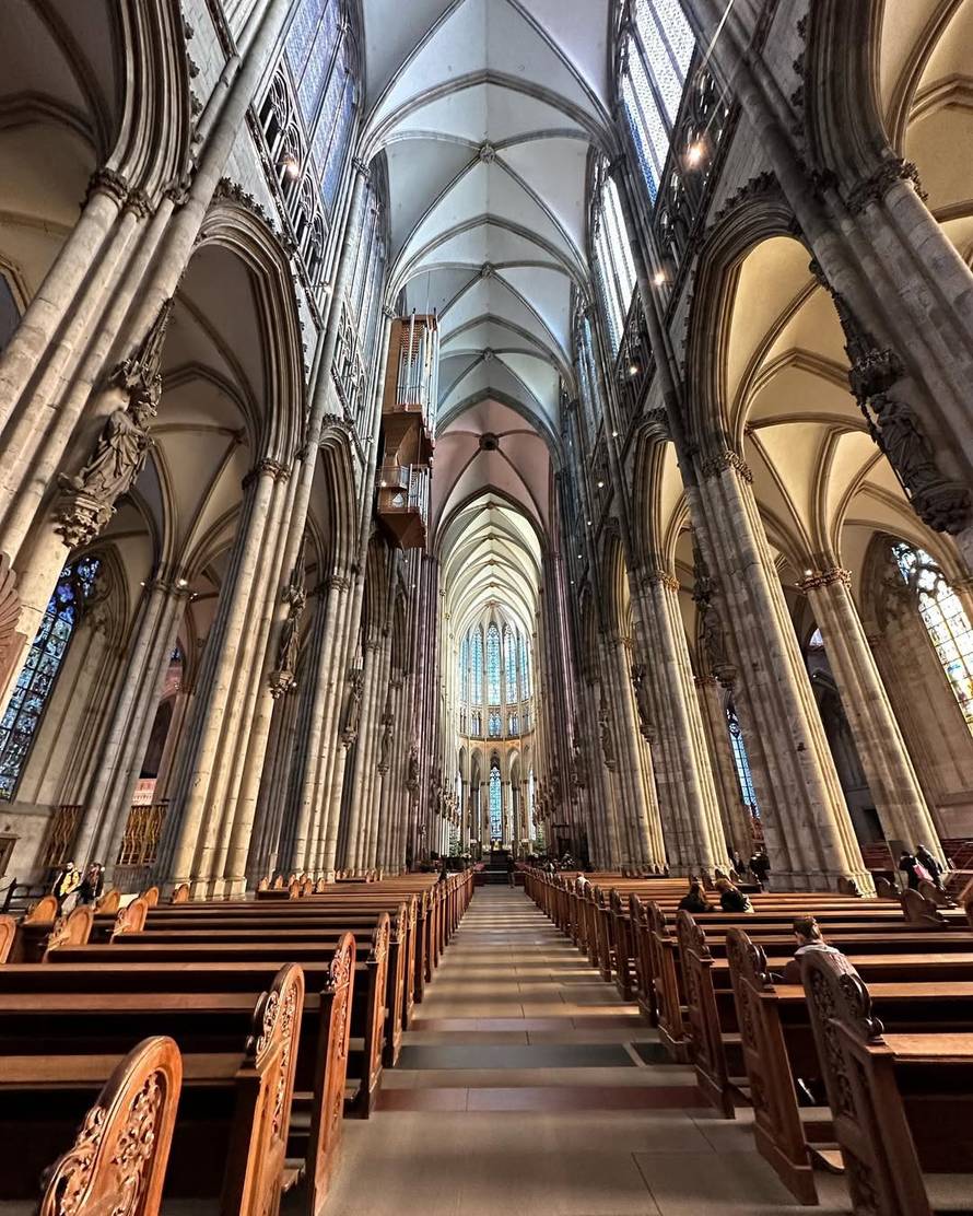 Ups, što se tu dogodilo?! Indira je zbunila fanove fotkom s puta