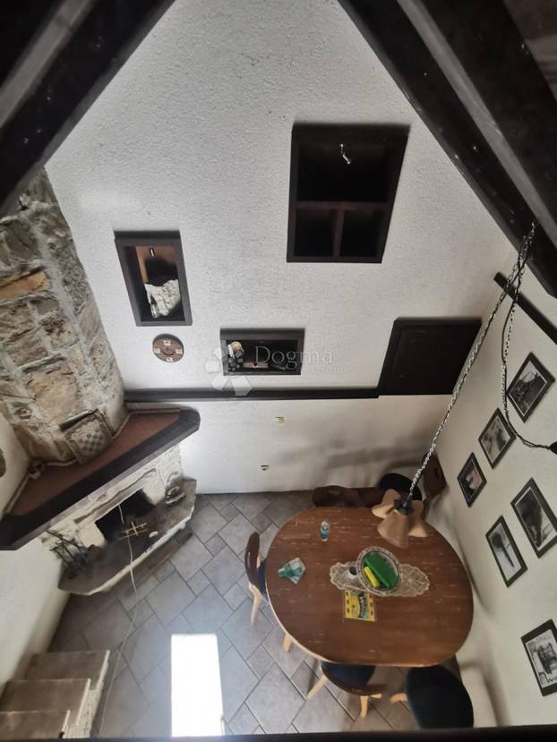 FOTO Pogledajte kućicu od 16m2 koju prodaju u Dalmaciji, ima i mini kuhinju. Cijena iznenadila!