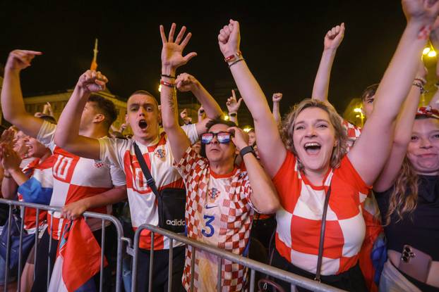 Zagreb: Slavlje na trgu nakon gola Hrvatske 