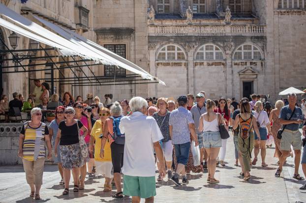 Dubrovnk: S početkom rujna broj turista u gradu i na plaži ne opada