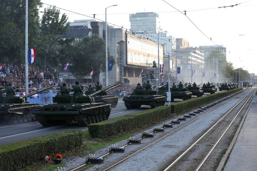 Zagreb: Prolazak motoriziranog i mehaniziranog postroja u povodu 30. obljetnice VRO Oluja