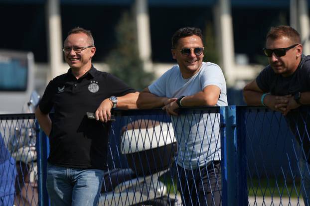 FOTO Legende Dinama ponovno u kopačkama: Boban, Zajec, Marić... zaigrali na izborni dan!