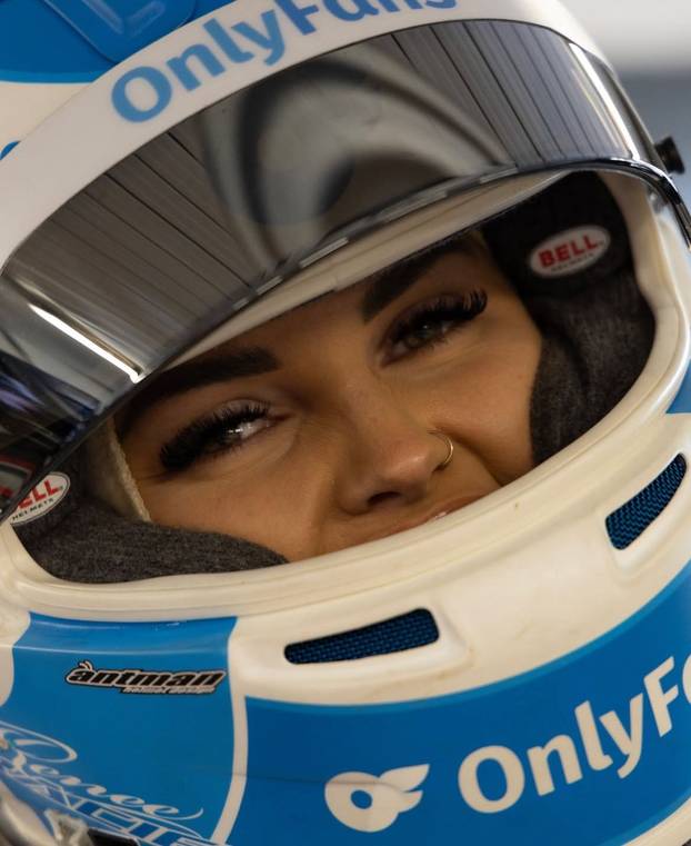 Iz trkaćih automobila prebacila se na OnlyFans i 'diže' milijune