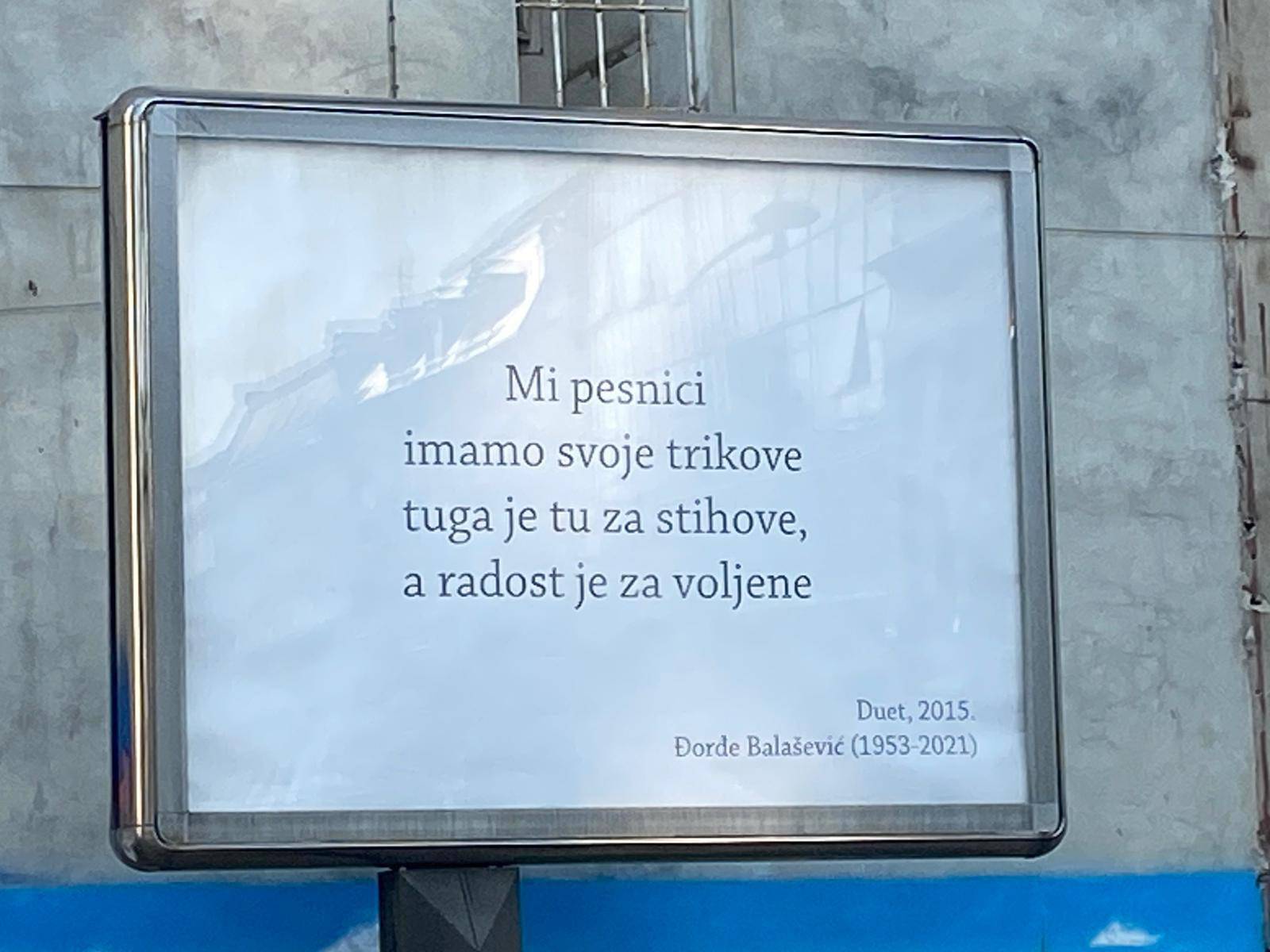 U Novom Sadu osvanuli plakati na autobusnim stanicama s Balaševićevim stihovima...