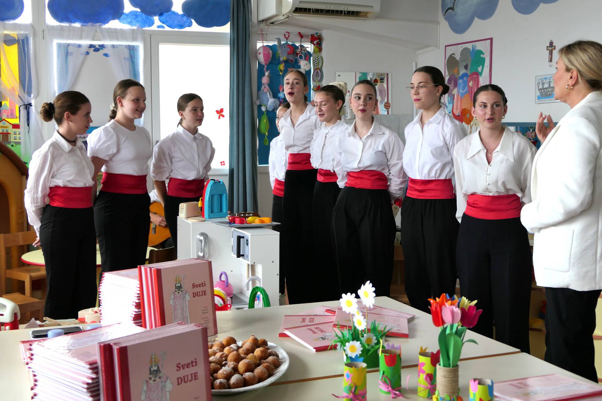 FOTO Pacijenti Klinike za dječje bolesti KBC-a Split ilustrirali slikovnicu o svetom Duji