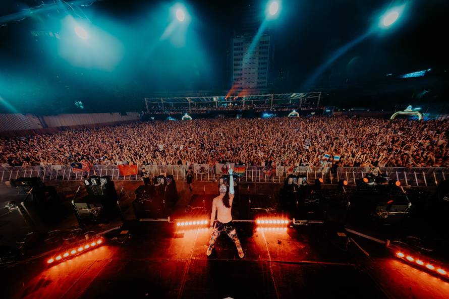 Zagreb će konačno doživjeti Aokijevu tortu u lice: Svjetska DJ ikona 12. rujna na Velesajmu