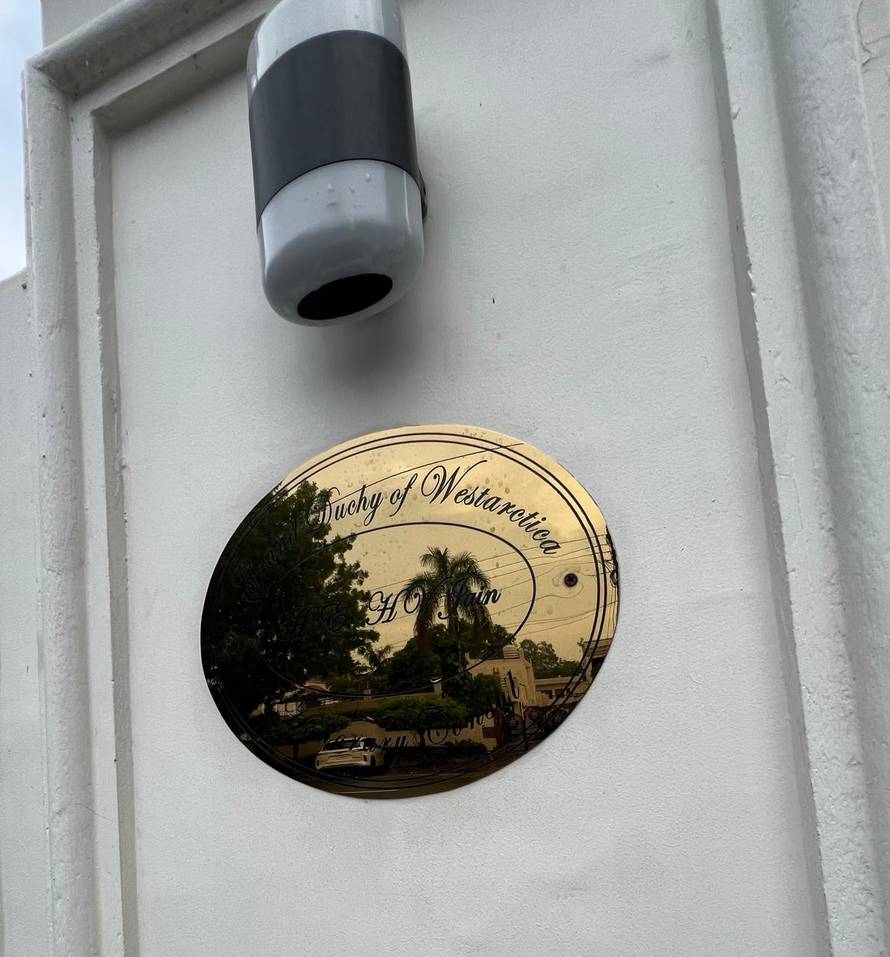 Diplomat iz bajke: Uhitili Indijca koji je godinama lažno glumio ambasadora izmišljenih država