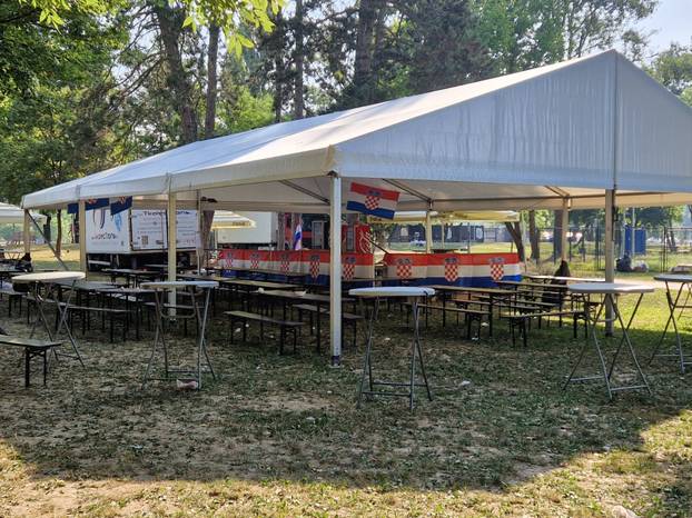 Pogledajte kako Bundek sada izgleda! Sinoć bila hrpa smeća, vrijedni čistači radili cijelu noć