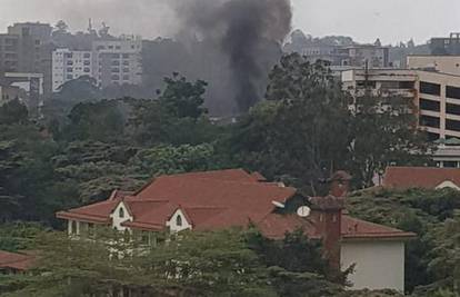 Eksplozija u kompleksu hotela: 'Napadaju nas, čujemo i pucnje'