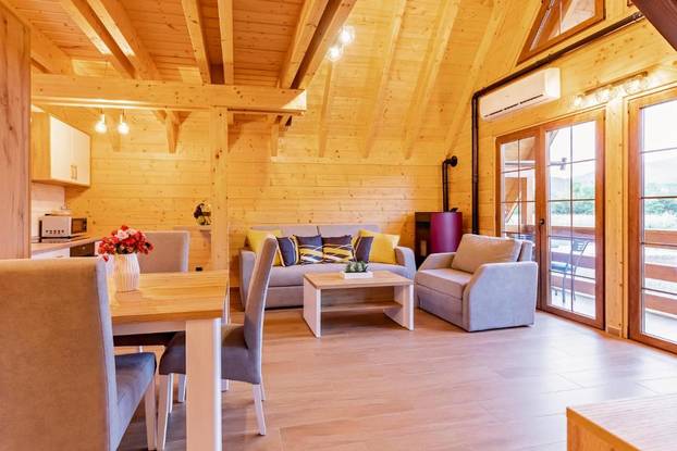 FOTO Zavirili smo u skrivenu drvenu oazu nadomak Plitvica