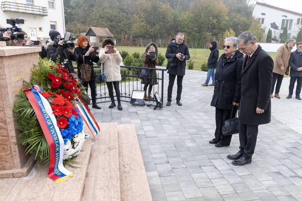 
Vukovar: SNV položilo vijence za žrtve Vukovara