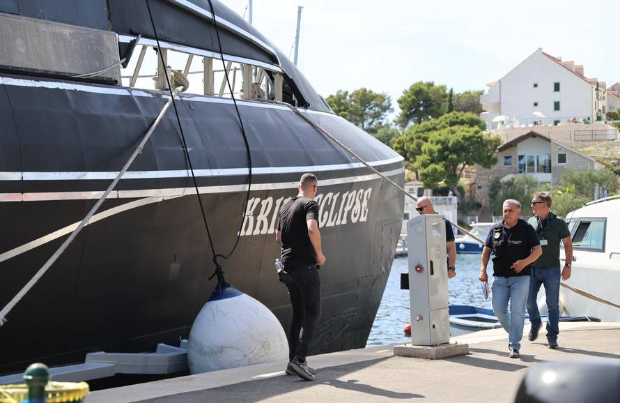 Policijski očevid u Milni nakon tragične pomorske nesreće u Splitskim vratima