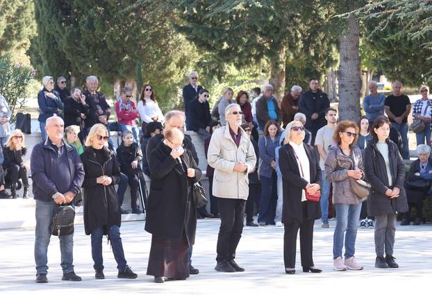 Šibenik: Na blagdan Svih svetih misno slavlje predvodio je mons. Tomislav Rogi?