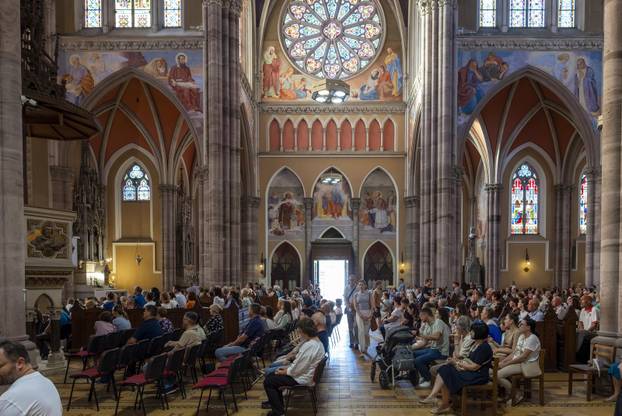 Osijek: Misno slavlje na svetkovinu Tijelova u osječkoj konkatedrali sv. Petra i Pavla