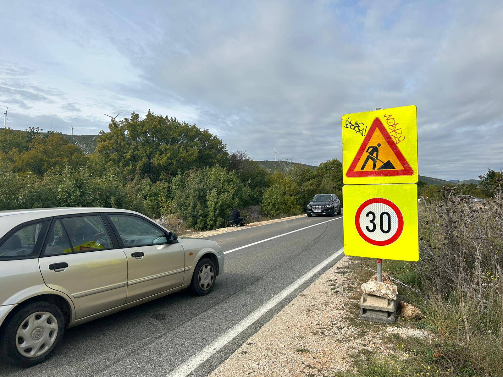 Rodbina pali svijeće za poginule sestre, muškarac koji je skrivio nesreću je teško ozlijeđen