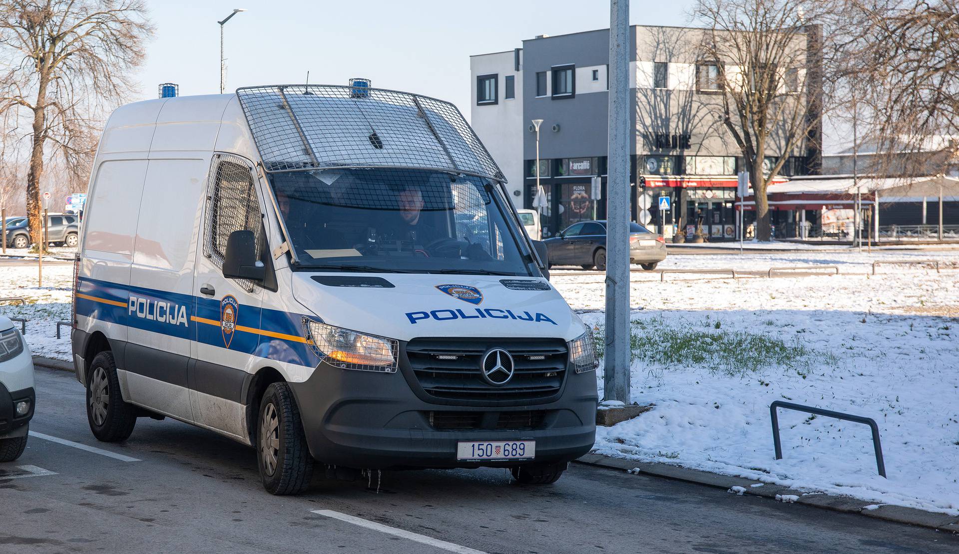Vukovar: Privođenje Općinskom državnom odvjetnišvu osumnjičenih za napad na maloljetnike 