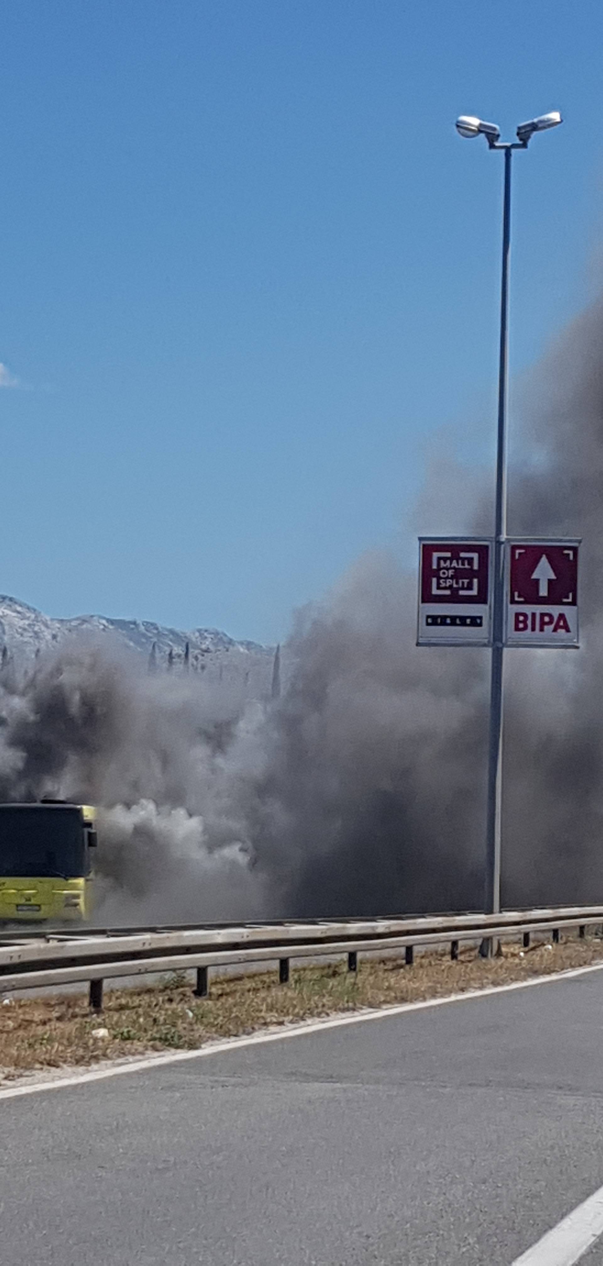 Buktinja u Splitu: 'Bježite svi van, cijeli autobus će izgorjeti!'