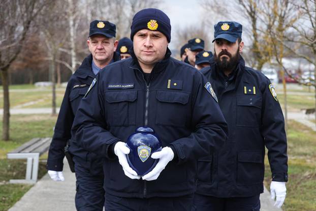 Zagreb: U grobno mjesto u Spomengaju u Dumovcu polo&zcaron;eni posmrtni ostaci slu&zcaron;benih pasa MUP-a uginulih u protekle tri godine